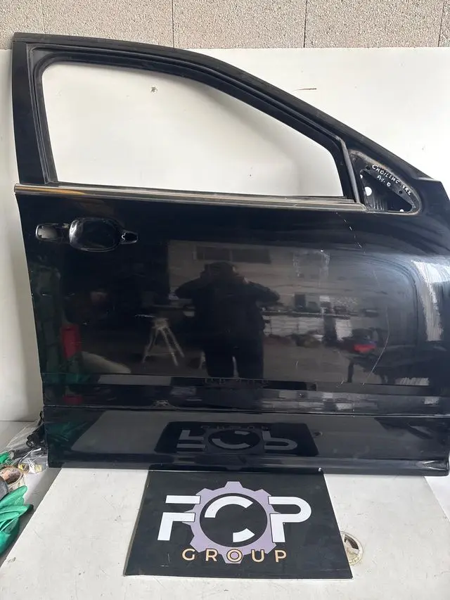 Puerta delantera derecha para Cadillac SRX. 3.6 V6 4X4 2003-2009 Referencia original : 2452761