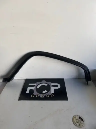 [B-DIV0195] Moldura de aleta trasera derecha Hummer H2 2003-2009 Referencia originale : 15200458 / 131190829